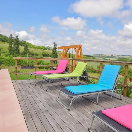 Spacious Holiday In With Garden