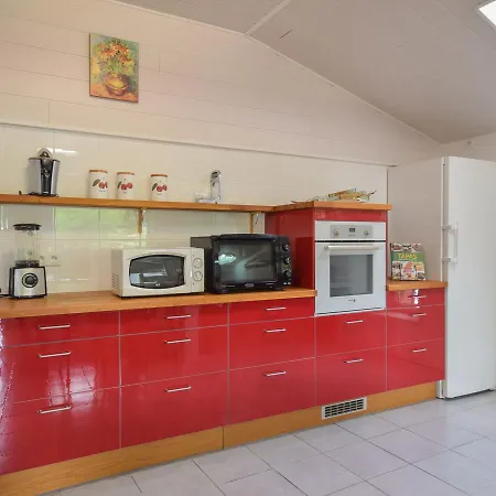 Spacious Holiday In With Garden