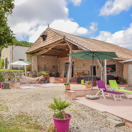 Spacious Holiday In With Garden