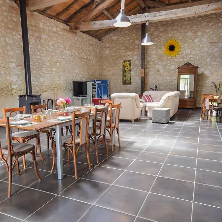 Spacious Holiday In With Garden Castelmoron-sur-Lot