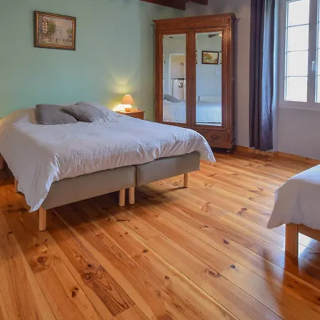 Spacious Holiday In With Garden Castelmoron-sur-Lot